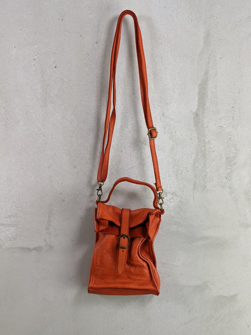 Kleine Ledertasche aus Waschleder