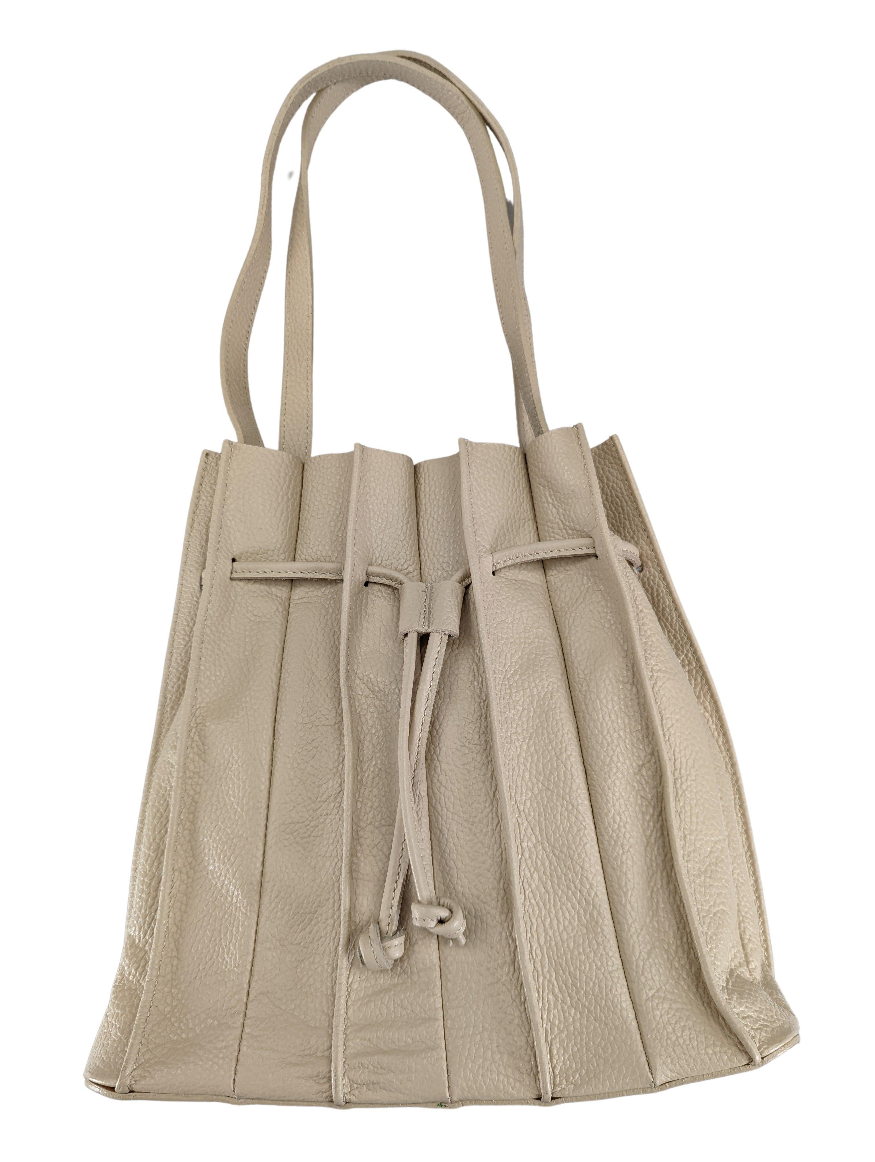 Kolibri Ulm - Handtasche mit Falten und Innenbeutel - kolibri-ulm.de - Accessoires, Damen, Handtasche, Handtaschen, Ledertasche, Ledertaschen, SS22, Tasche, Taschen