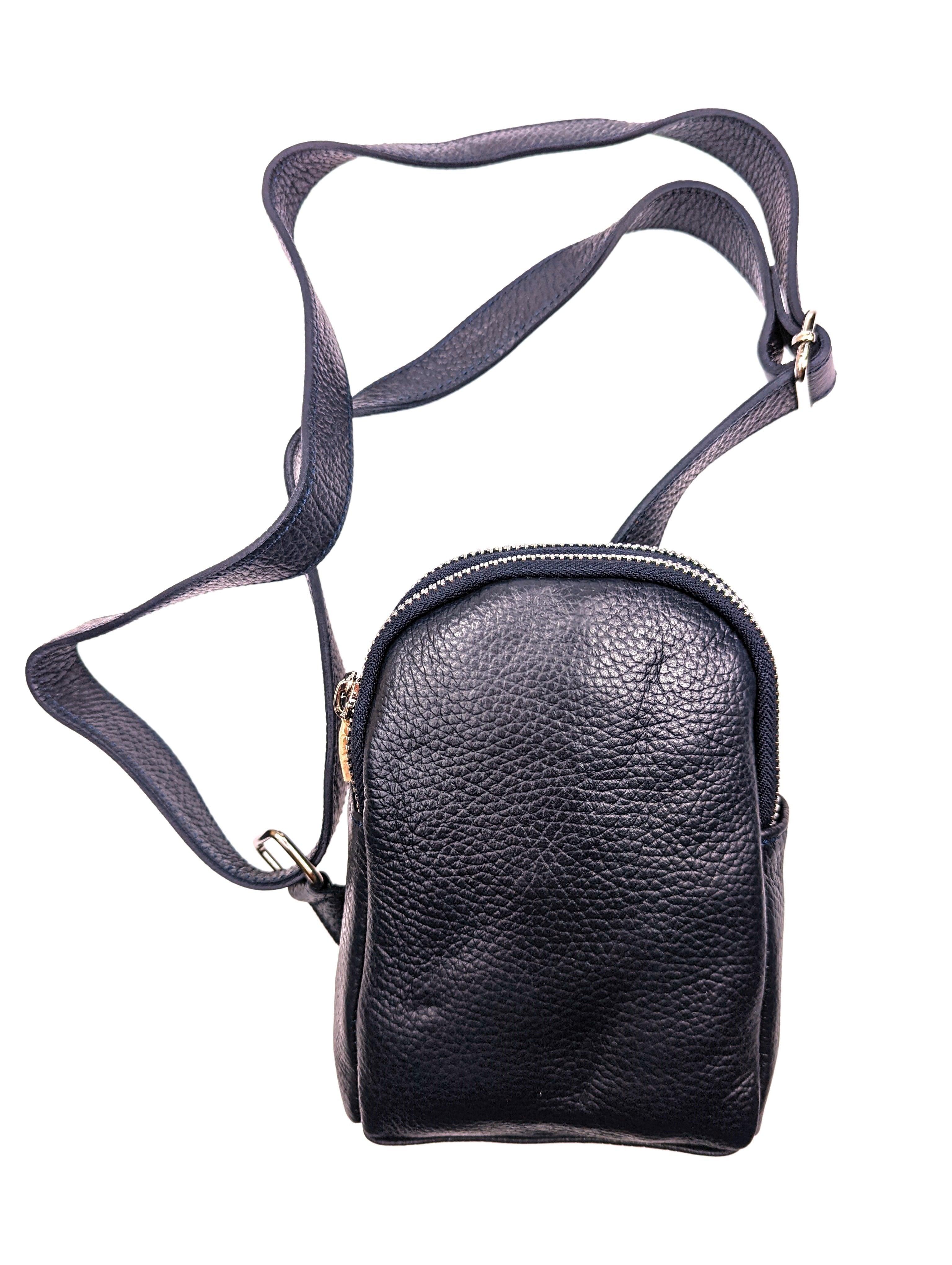 Kolibri Ulm - Crossbody Bag Asymetrisch - kolibri-ulm.de - Accessoires, Damen, Handtasche, Handtaschen, Ledertadsche, Ledertasche, Ledertaschen, Rucksack, Rucksackhandtasche, Rucksackhandtaschen, Rucksäcke, SS22, Tasche, Taschen