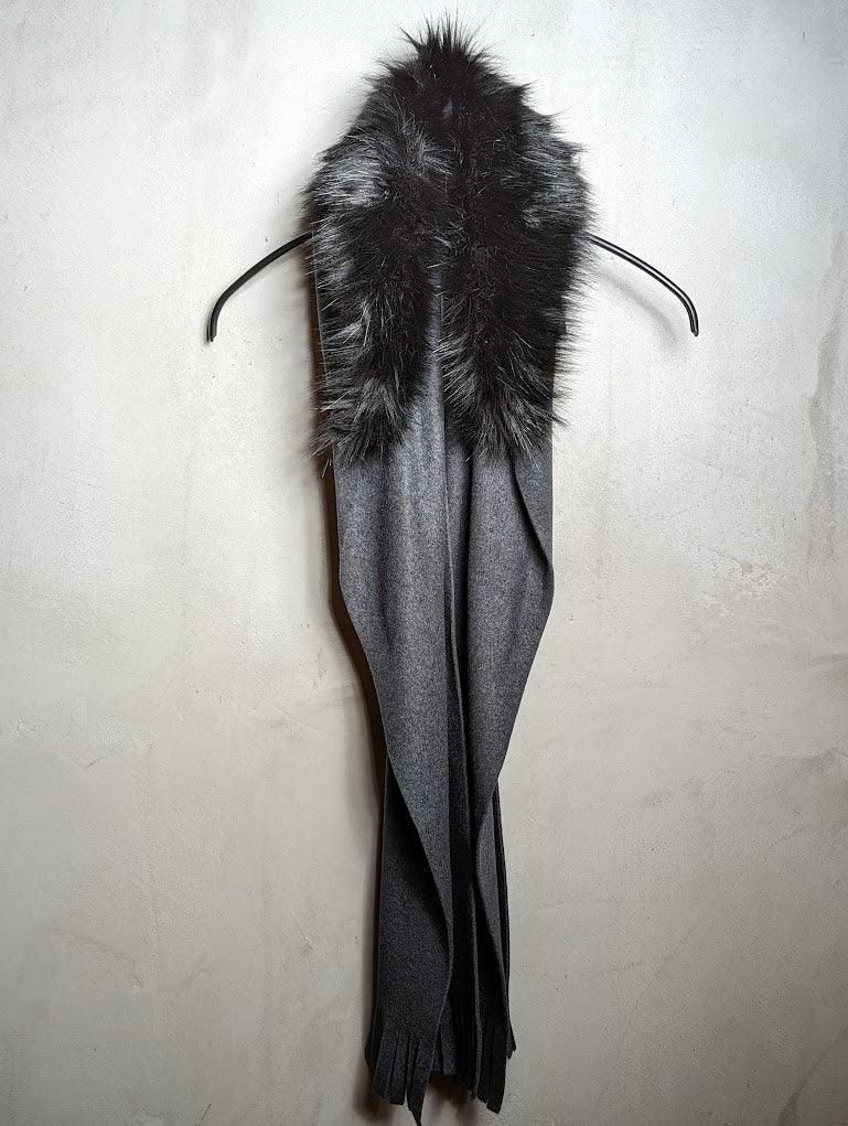 Schalhaube aus Fleece mit Fransen