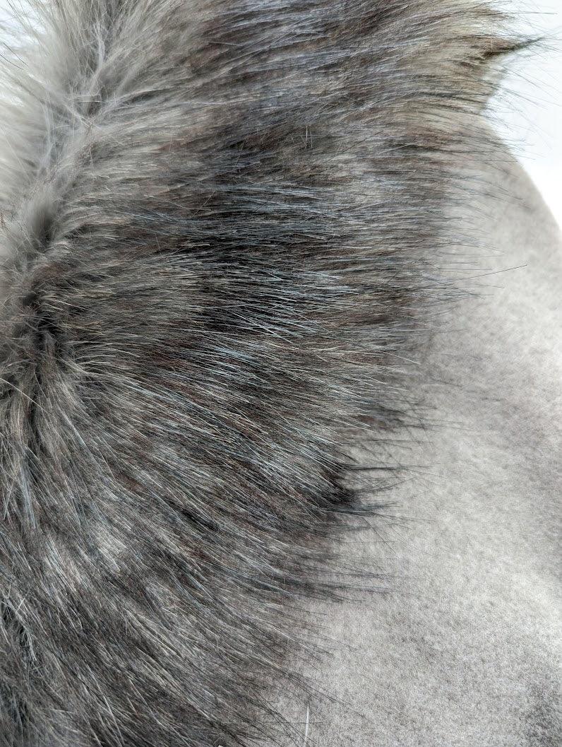 Schalhaube aus Fleece mit Fransen