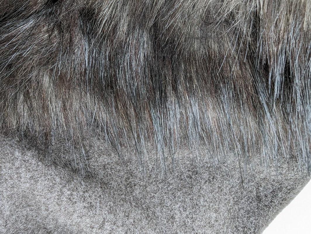 Schalhaube aus Fleece mit Fransen