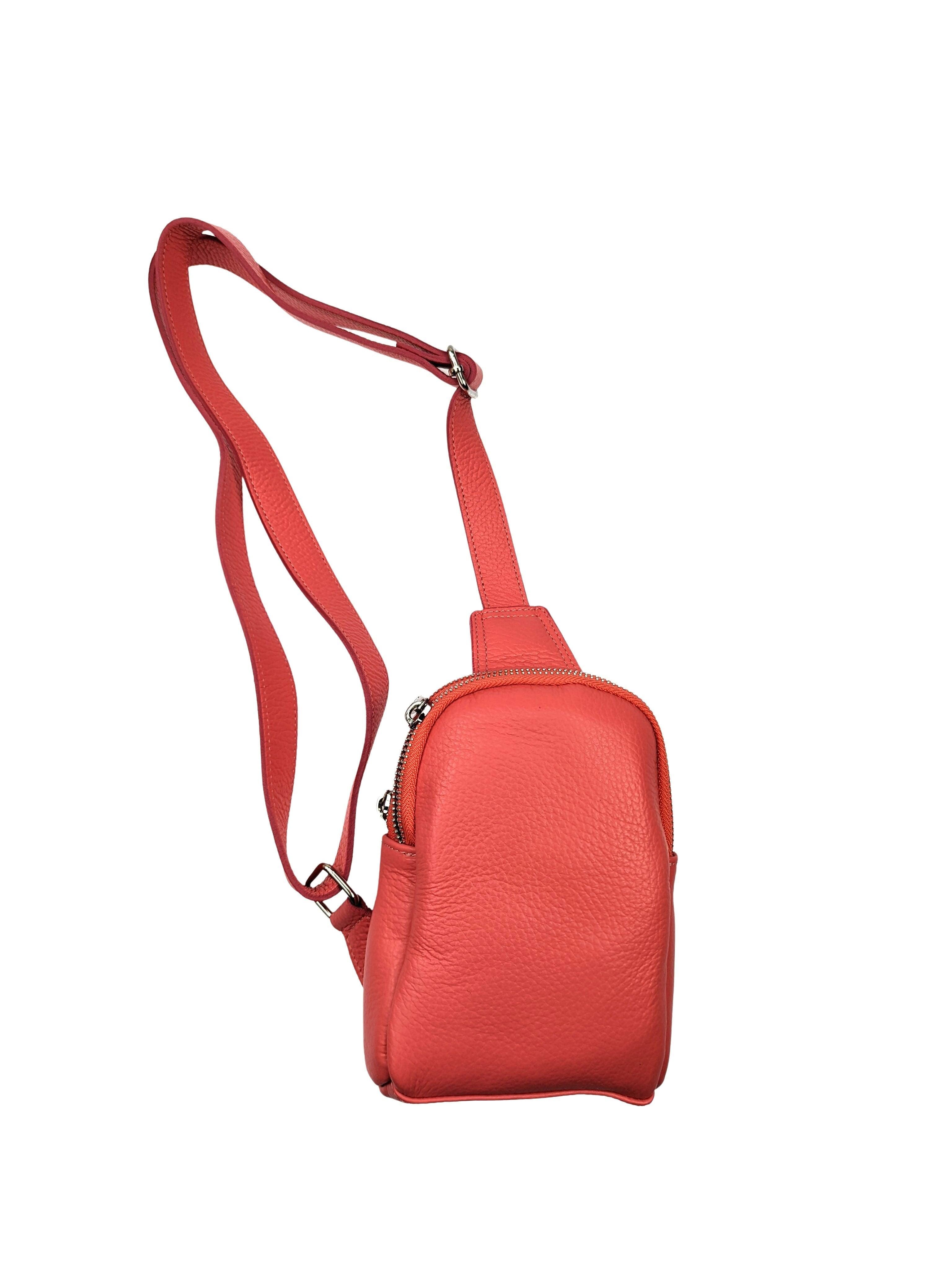 Kolibri Ulm - Crossbody Bag Asymetrisch - kolibri-ulm.de - Accessoires, Damen, Handtasche, Handtaschen, Ledertadsche, Ledertasche, Ledertaschen, Rucksack, Rucksackhandtasche, Rucksackhandtaschen, Rucksäcke, SS22, Tasche, Taschen