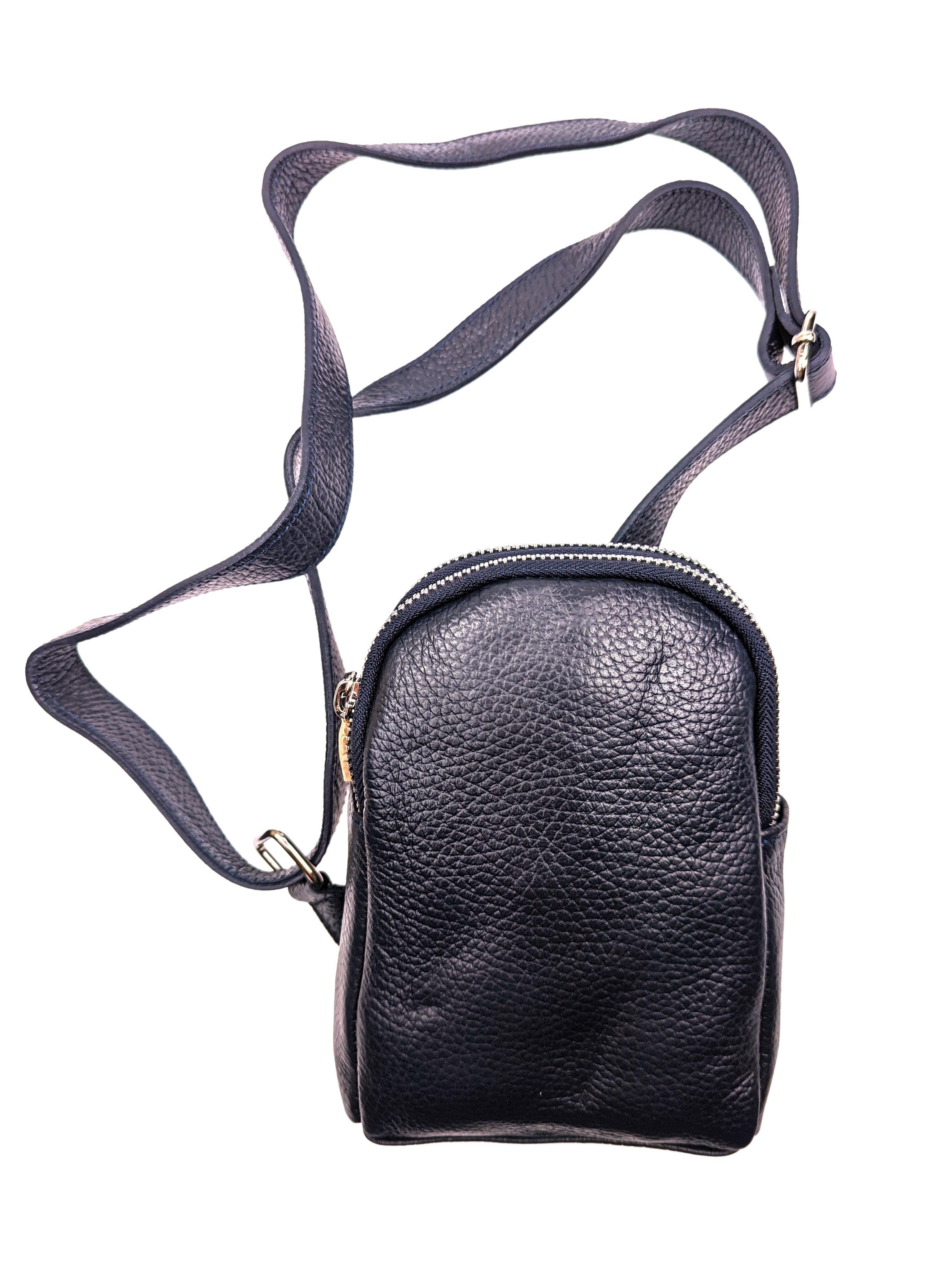 Kolibri Ulm - Crossbody Bag Asymetrisch - kolibri-ulm.de - Accessoires, Damen, Handtasche, Handtaschen, Ledertadsche, Ledertasche, Ledertaschen, Rucksack, Rucksackhandtasche, Rucksackhandtaschen, Rucksäcke, SS22, Tasche, Taschen