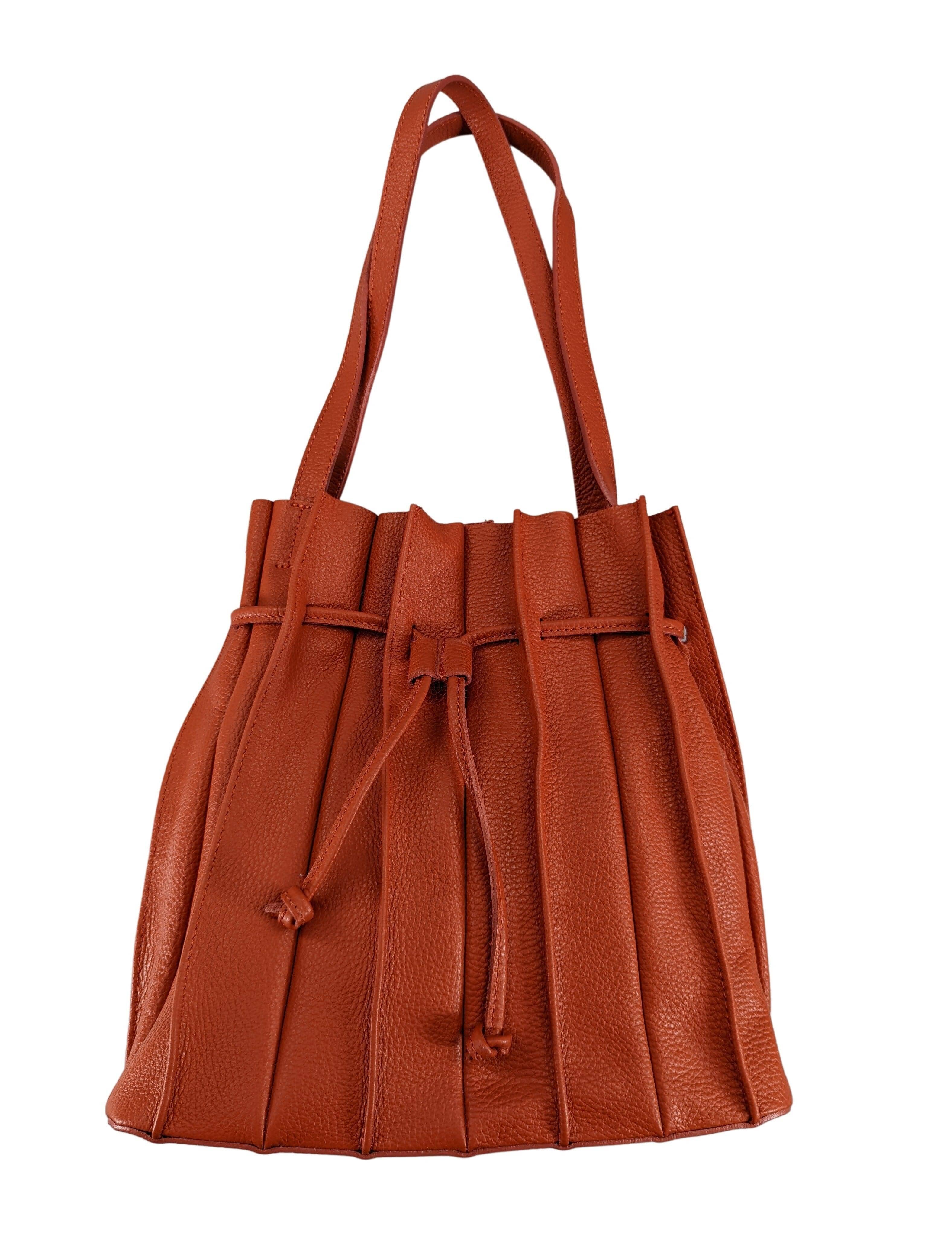 Kolibri Ulm - Handtasche mit Falten und Innenbeutel - kolibri-ulm.de - Accessoires, Damen, Handtasche, Handtaschen, Ledertasche, Ledertaschen, SS22, Tasche, Taschen