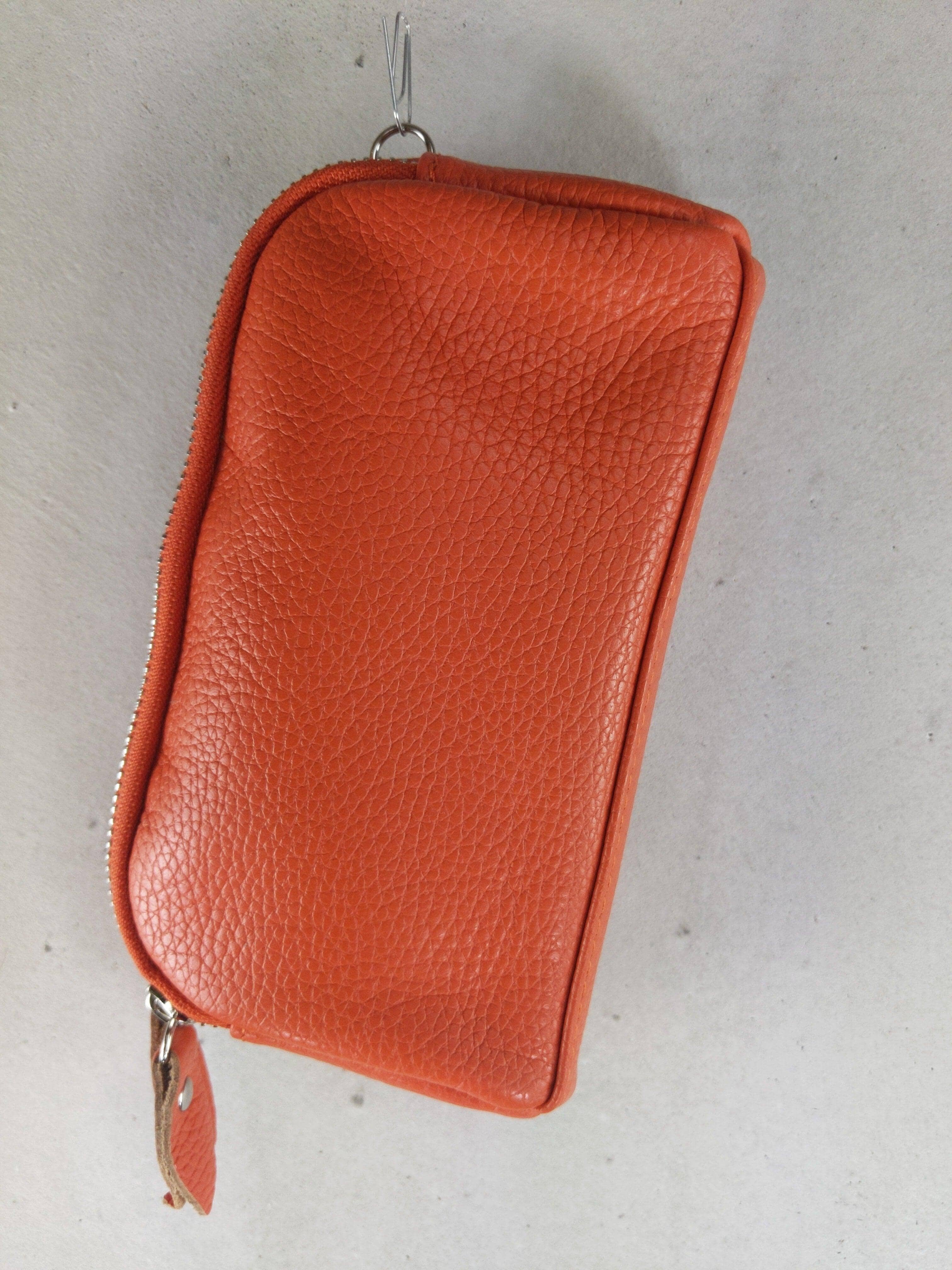 Kolibri Ulm - Kleine Ledertasche mit doppeltem Reißverschluss - kolibri-ulm.de - Accessoires, Bag, Handtasche, Handytasche, Leder, Ledertadsche, Ledertasche, Ledertaschen, Tasche