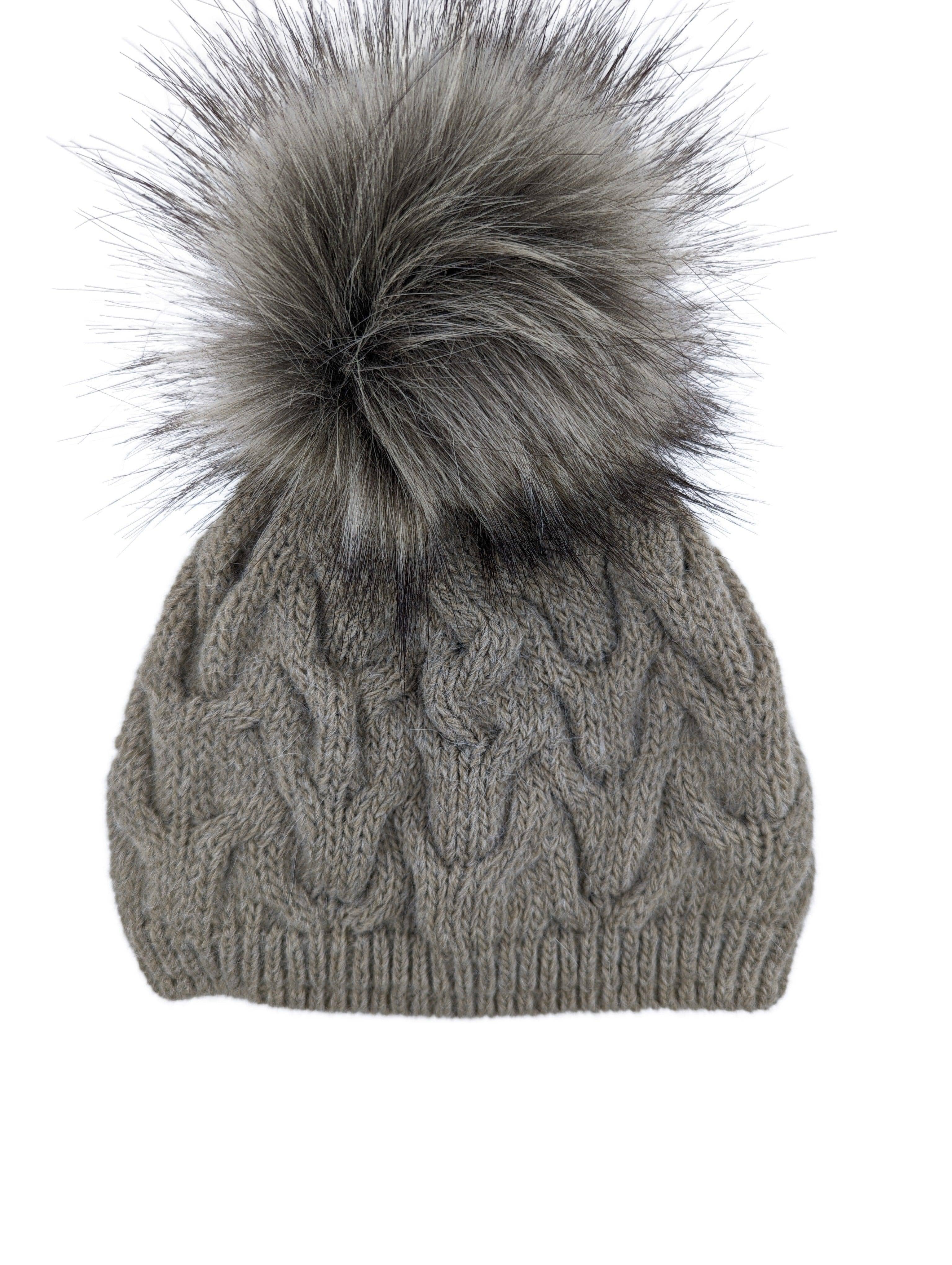 Gebeana - Mütze Zopfmuster mit Fleece u. Webpelzpompon - kolibri-ulm.de - Accessoires, Damen, Kappe, Kappen, Kopfbedeckung, Mütze, Mützen, Strick, Textilien, WS22