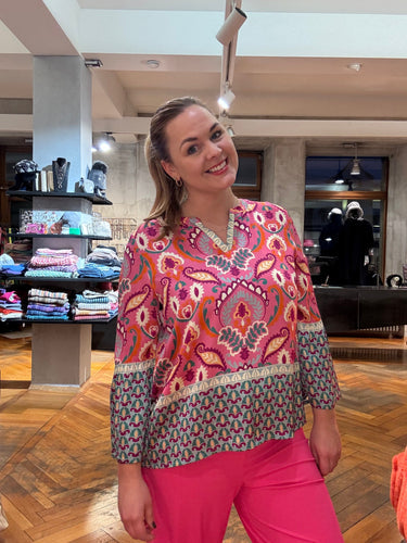 **Frühjahrs- und Sommermode: Der Kolibri verzaubert – Es wird wieder bunt!**