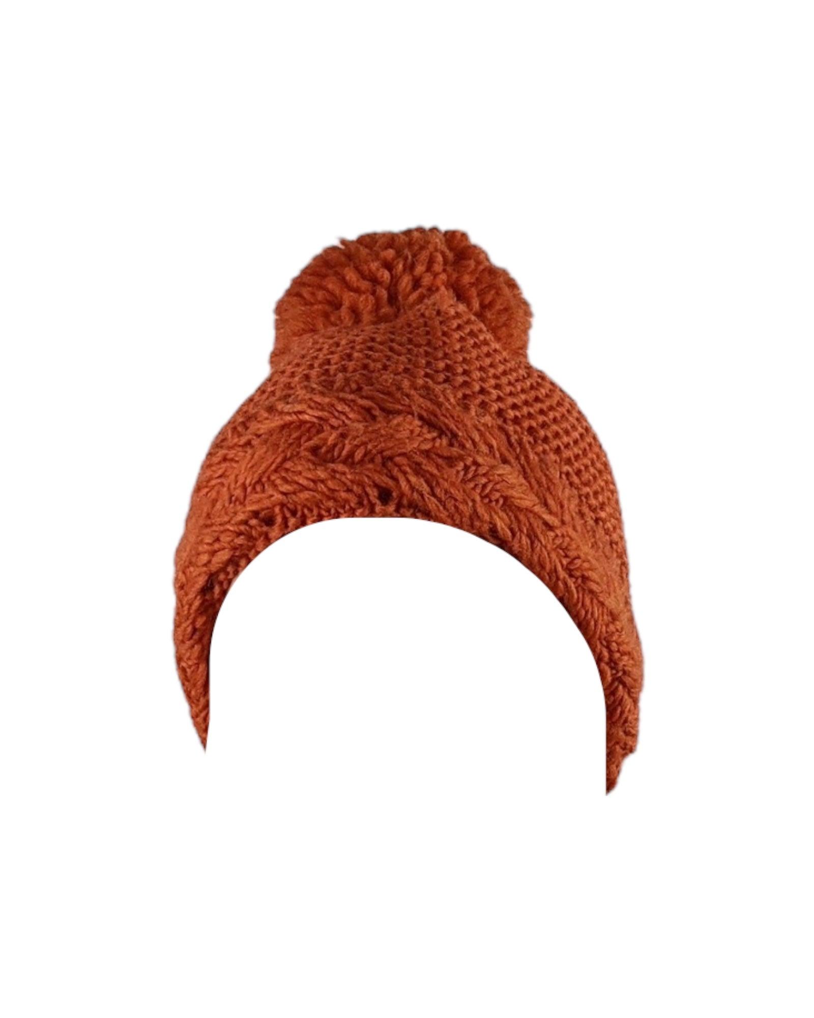 bonnet tricoté à gauche