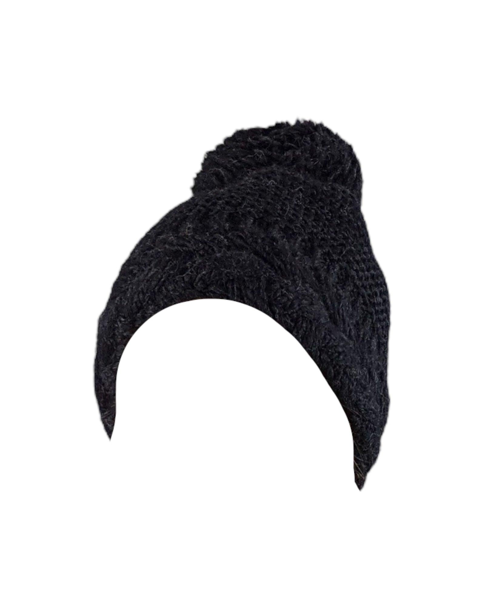 bonnet tricoté à gauche