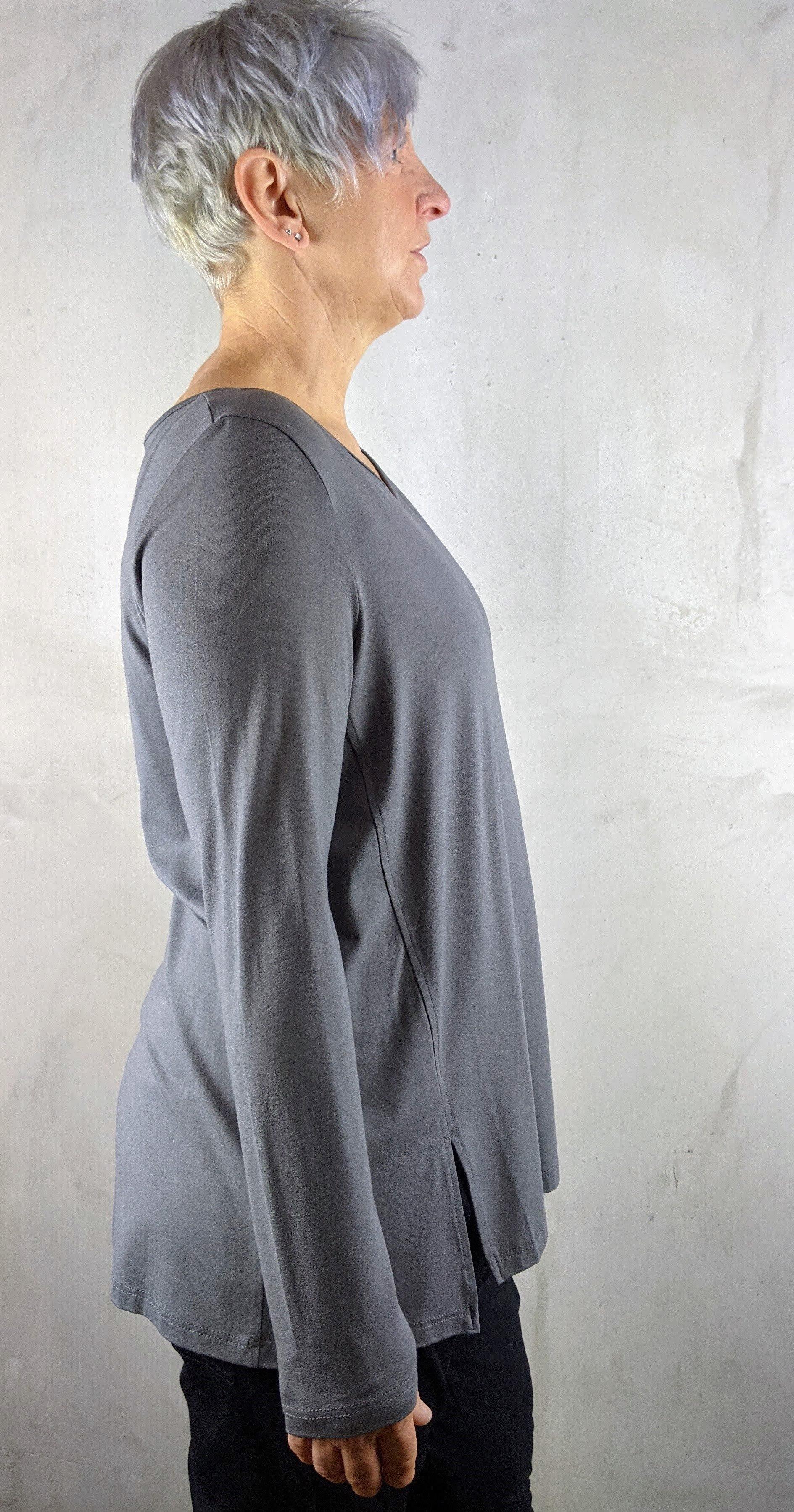 Hindahl & Skudelny - Schlitzshirt Jersey in Schwarz und Grau - kolibri-ulm.de - Damen, grau, Oberteile, schwarz, Shirt