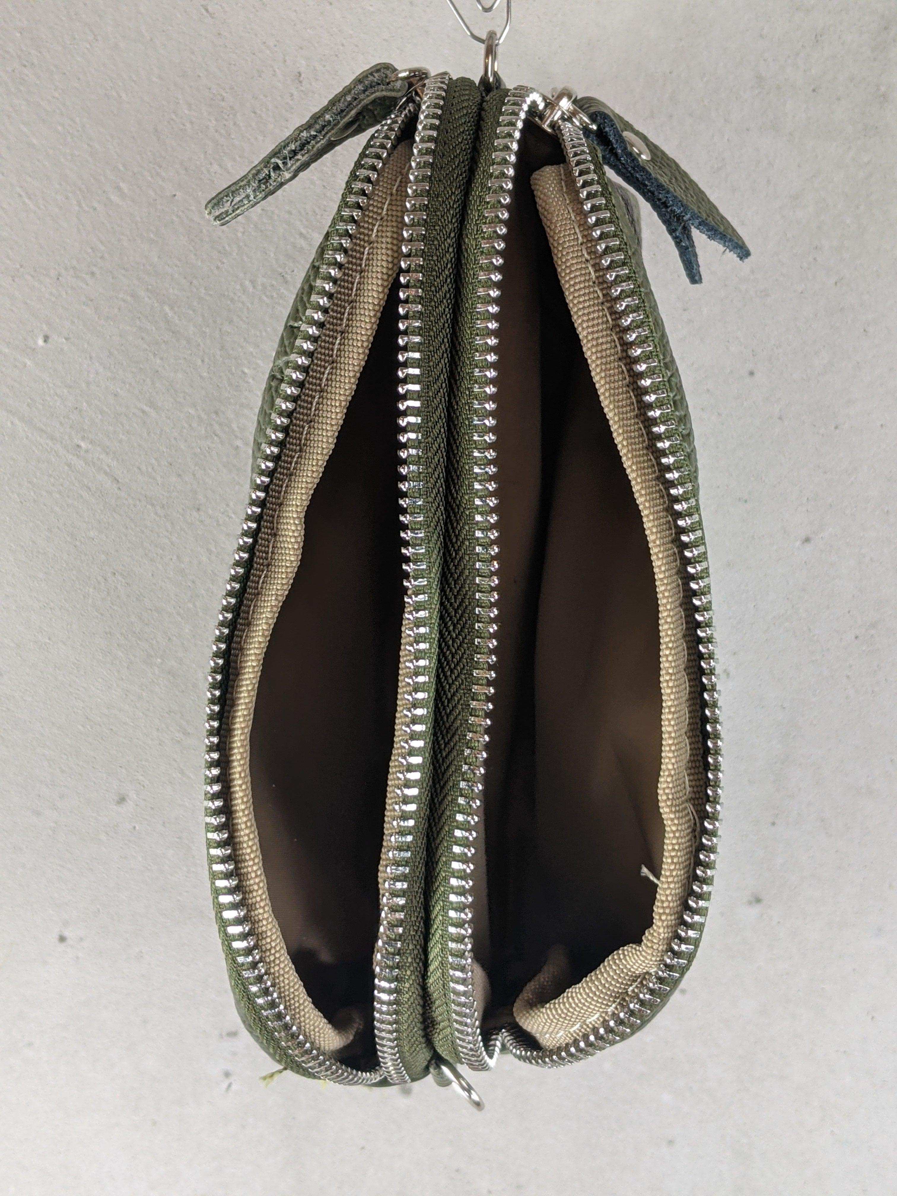 Kolibri Ulm - Kleine Ledertasche mit doppeltem Reißverschluss - kolibri-ulm.de - Accessoires, Bag, Handtasche, Handytasche, Leder, Ledertadsche, Ledertasche, Ledertaschen, Tasche