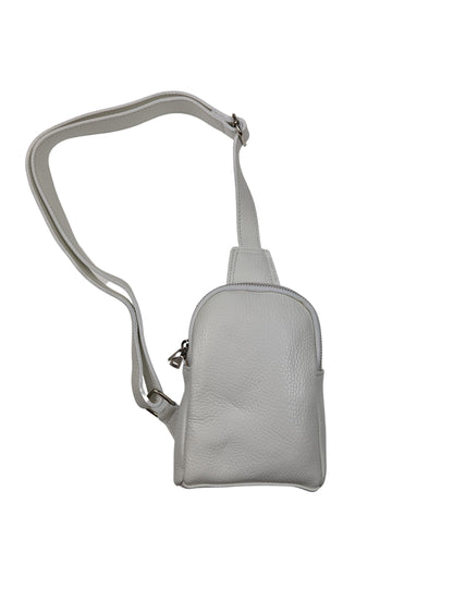 Kolibri Ulm - Crossbody Bag Asymetrisch - kolibri-ulm.de - Accessoires, Damen, Handtasche, Handtaschen, Ledertadsche, Ledertasche, Ledertaschen, Rucksack, Rucksackhandtasche, Rucksackhandtaschen, Rucksäcke, SS22, Tasche, Taschen