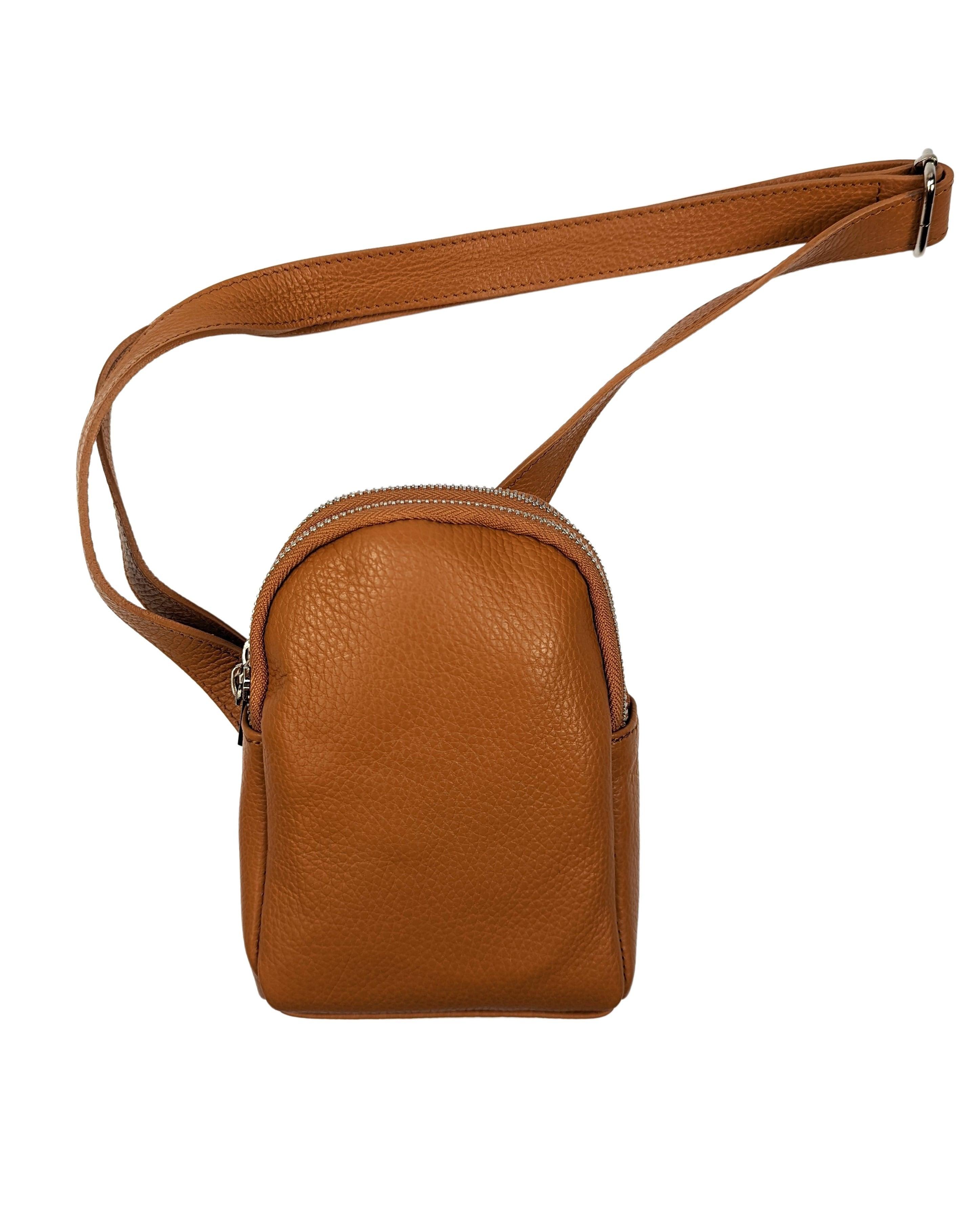 Kolibri Ulm - Crossbody Bag Asymetrisch - kolibri-ulm.de - Accessoires, Damen, Handtasche, Handtaschen, Ledertadsche, Ledertasche, Ledertaschen, Rucksack, Rucksackhandtasche, Rucksackhandtaschen, Rucksäcke, SS22, Tasche, Taschen