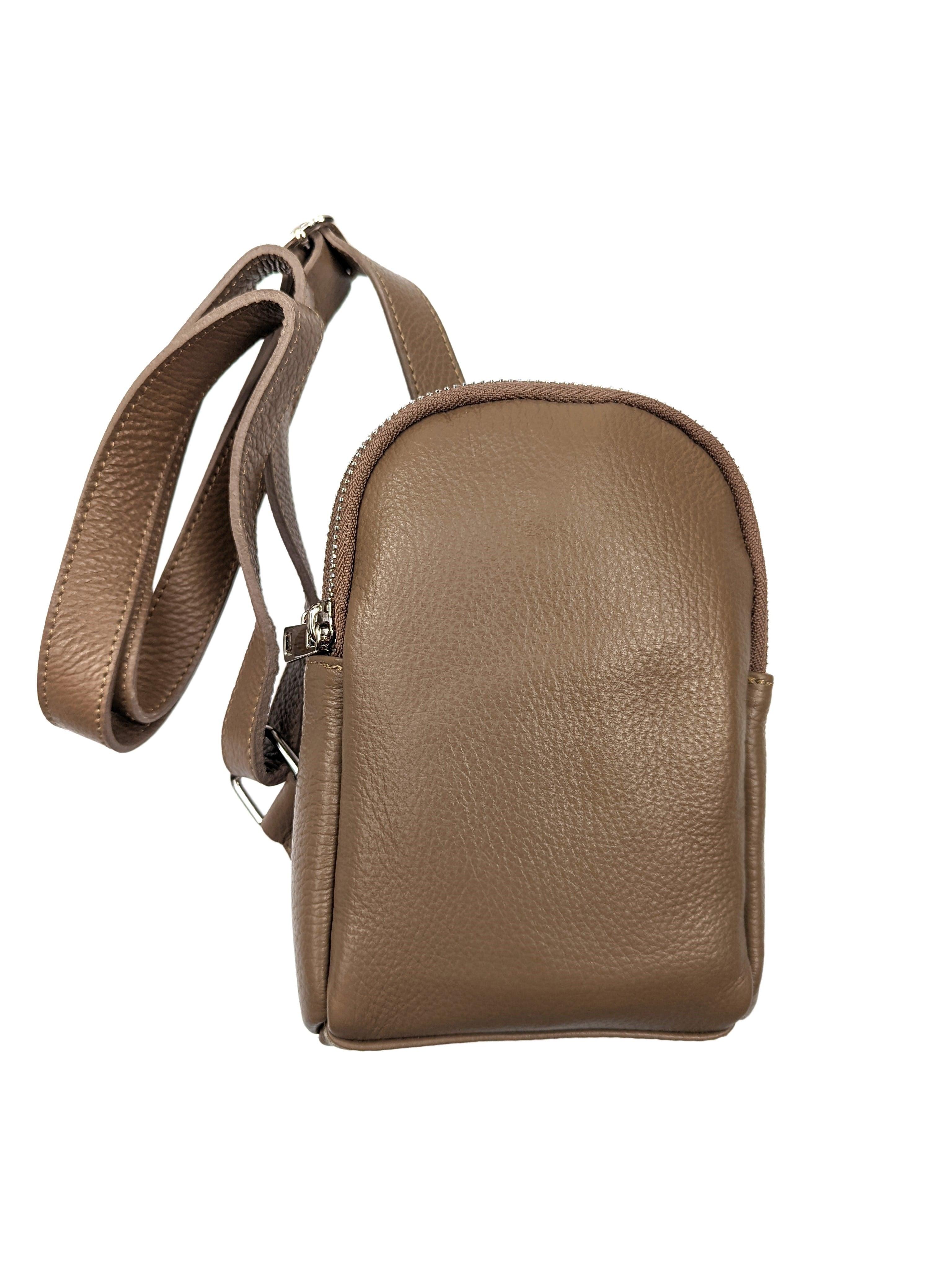 Kolibri Ulm - Crossbody Bag Asymetrisch - kolibri-ulm.de - Accessoires, Damen, Handtasche, Handtaschen, Ledertadsche, Ledertasche, Ledertaschen, Rucksack, Rucksackhandtasche, Rucksackhandtaschen, Rucksäcke, SS22, Tasche, Taschen
