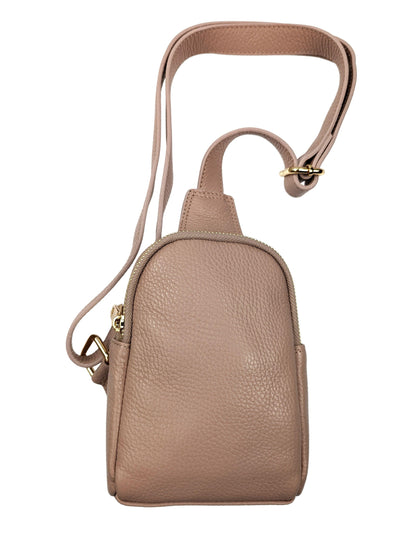 Kolibri Ulm - Crossbody Bag Asymetrisch - kolibri-ulm.de - Accessoires, Damen, Handtasche, Handtaschen, Ledertadsche, Ledertasche, Ledertaschen, Rucksack, Rucksackhandtasche, Rucksackhandtaschen, Rucksäcke, SS22, Tasche, Taschen