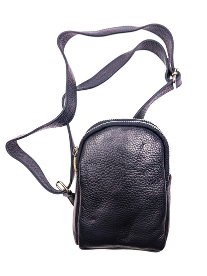 Kolibri Ulm - Crossbody Bag Asymetrisch - kolibri-ulm.de - Accessoires, Damen, Handtasche, Handtaschen, Ledertadsche, Ledertasche, Ledertaschen, Rucksack, Rucksackhandtasche, Rucksackhandtaschen, Rucksäcke, SS22, Tasche, Taschen