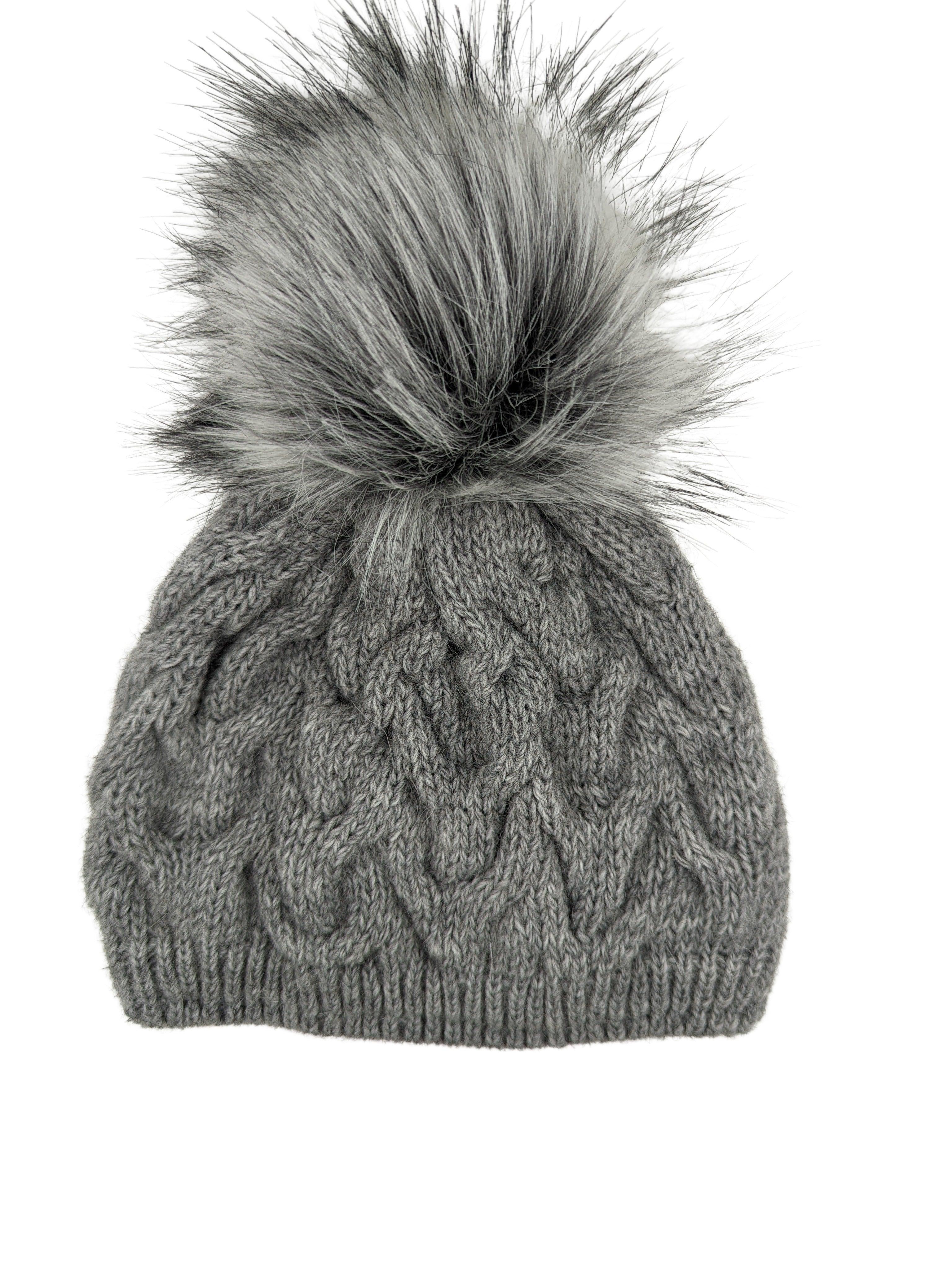 Gebeana - Mütze Zopfmuster mit Fleece u. Webpelzpompon - kolibri-ulm.de - Accessoires, Damen, Kappe, Kappen, Kopfbedeckung, Mütze, Mützen, Strick, Textilien, WS22