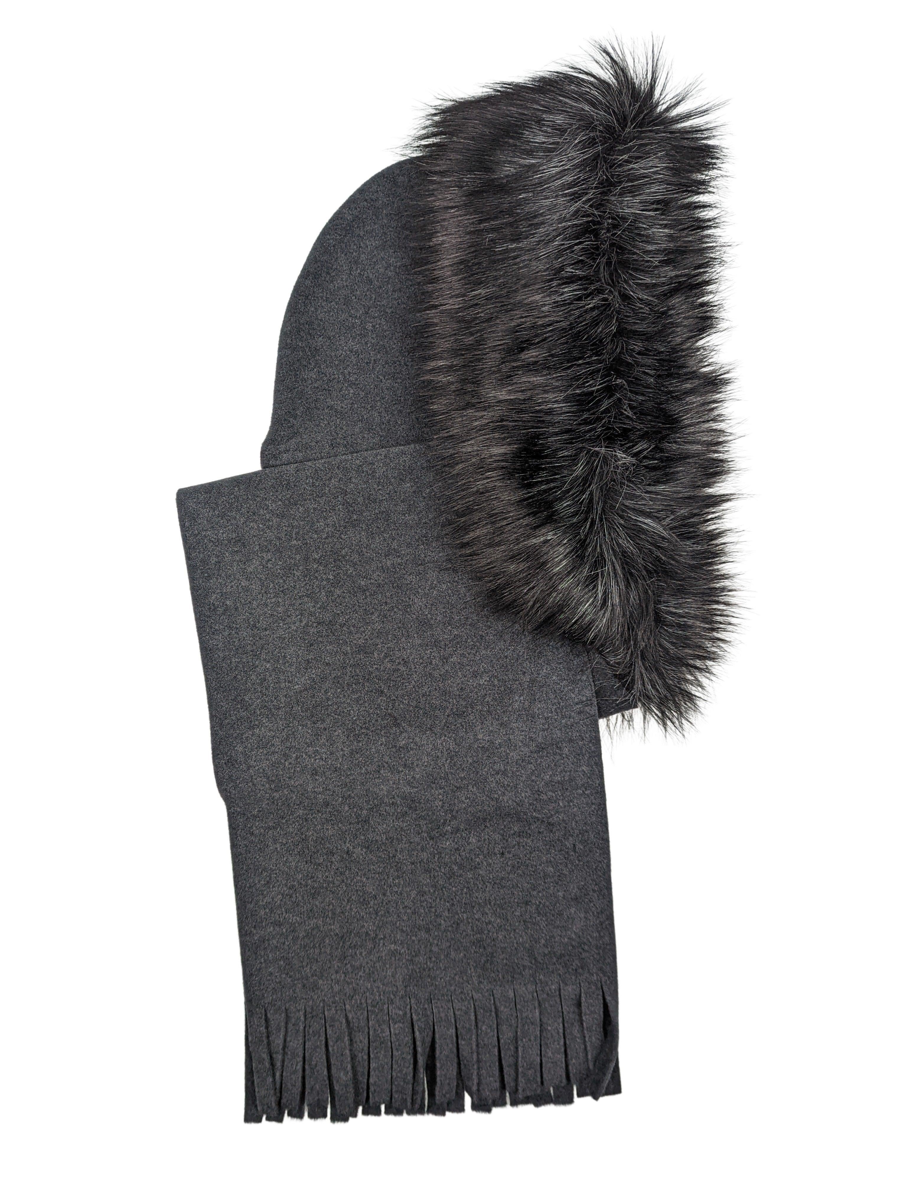 Schalhaube aus Fleece mit Fransen