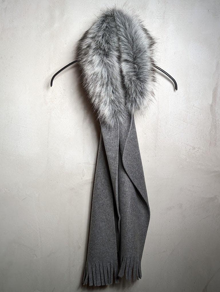 Schalhaube aus Fleece mit Fransen