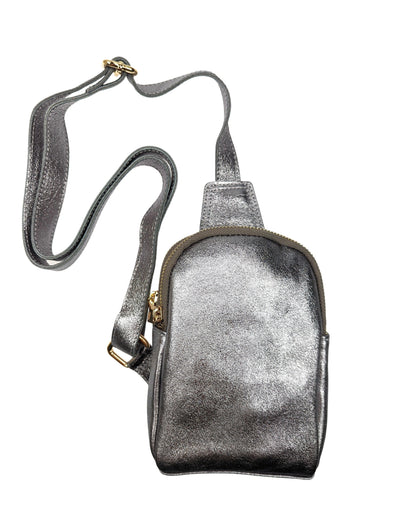 Kolibri Ulm - Crossbody Bag Asymetrisch - kolibri-ulm.de - Accessoires, Damen, Handtasche, Handtaschen, Ledertadsche, Ledertasche, Ledertaschen, Rucksack, Rucksackhandtasche, Rucksackhandtaschen, Rucksäcke, SS22, Tasche, Taschen