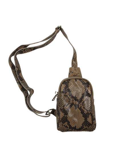 Kolibri Ulm - Crossbody Bag Asymetrisch - kolibri-ulm.de - Accessoires, Damen, Handtasche, Handtaschen, Ledertadsche, Ledertasche, Ledertaschen, Rucksack, Rucksackhandtasche, Rucksackhandtaschen, Rucksäcke, SS22, Tasche, Taschen