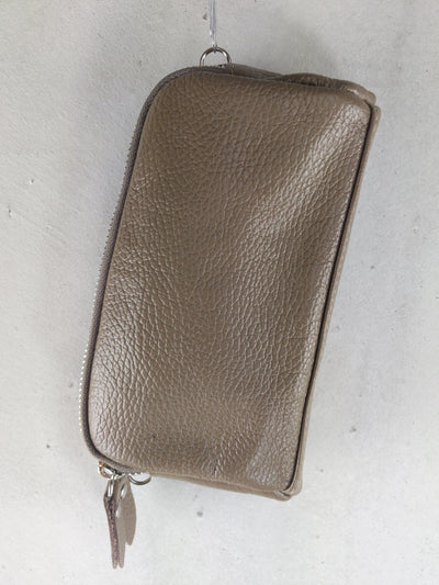 Kolibri Ulm - Kleine Ledertasche mit doppeltem Reißverschluss - kolibri-ulm.de - Accessoires, Bag, Handtasche, Handytasche, Leder, Ledertadsche, Ledertasche, Ledertaschen, Tasche