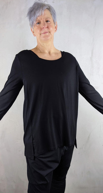 Hindahl & Skudelny - Schlitzshirt Jersey in Schwarz und Grau - kolibri-ulm.de - Damen, grau, Oberteile, schwarz, Shirt