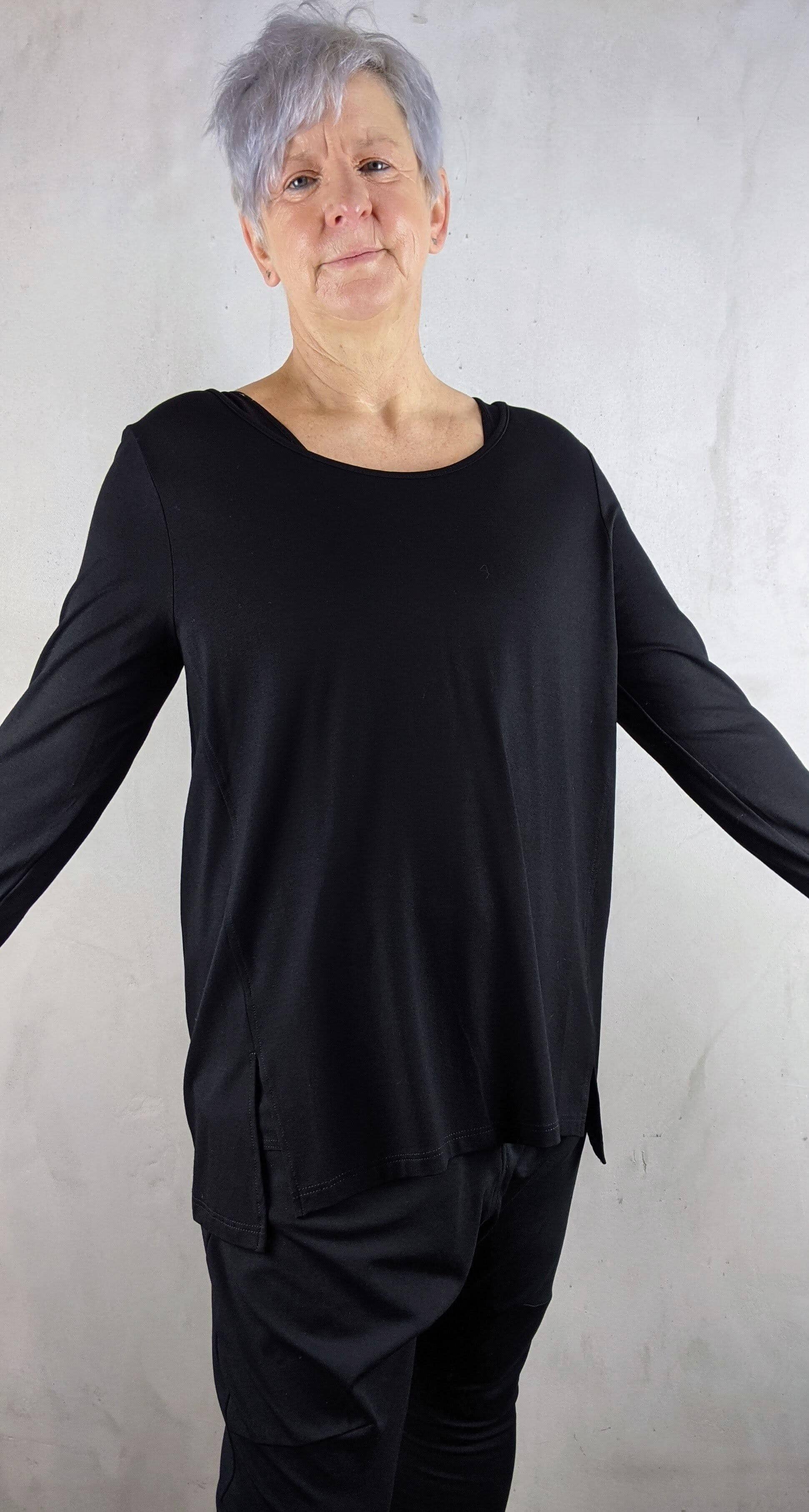 Hindahl & Skudelny - Schlitzshirt Jersey in Schwarz und Grau - kolibri-ulm.de - Damen, grau, Oberteile, schwarz, Shirt